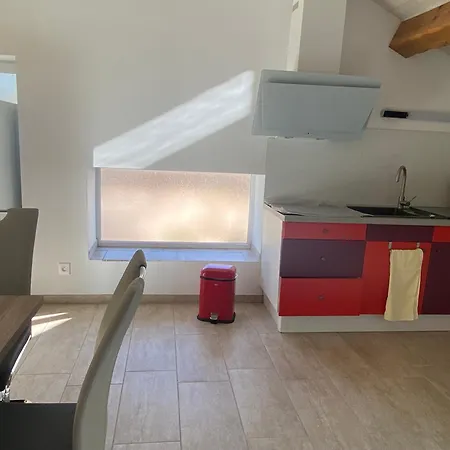 Chateau 2 Loups Apartment